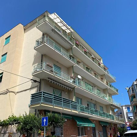 Appartement Il Mare In Piazza à Albisola Superiore Extérieur photo
